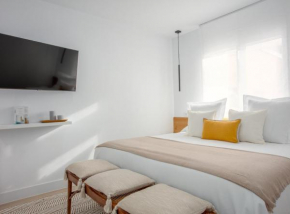 Renovated small loft for 2 pax AYALA III